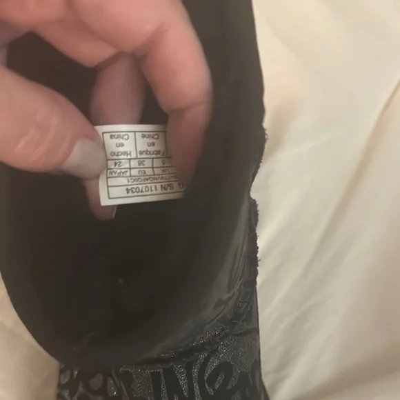 UGG Boots Black and Gray Patterned - Picture 7 of 10